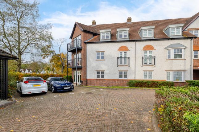 Flat for sale in Ascot Drive, Letchworth Garden City, Herts