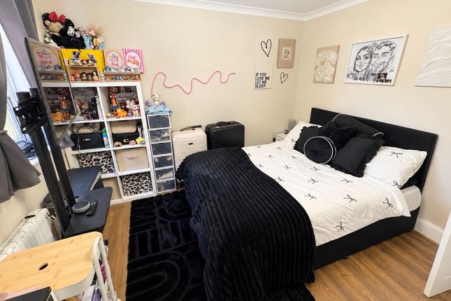75 Vignoles Road, Romford photo 5