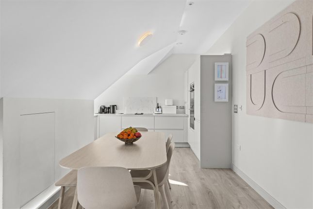 22 Medley Court, 77 Woodside Road, Amersham photo 4