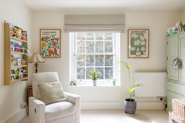 Flat 137, Wedgwood House, Lambeth Walk, London photo 4