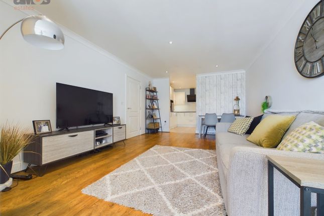 Flat for sale in Wilkinson Drop, Oak Road South, Hadleigh, Essex