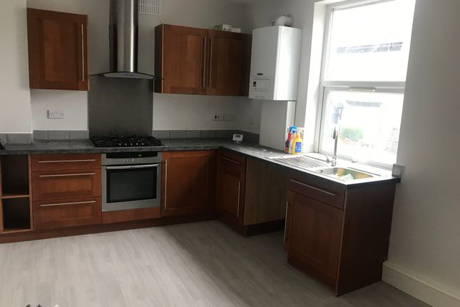 Terraced house to rent in Dudley Road, Birmingham