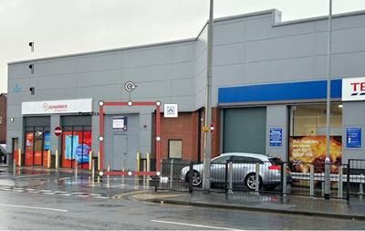 Retail premises to let in Station Approach, Unit 2, Preston Road, Leyland, Lancashire