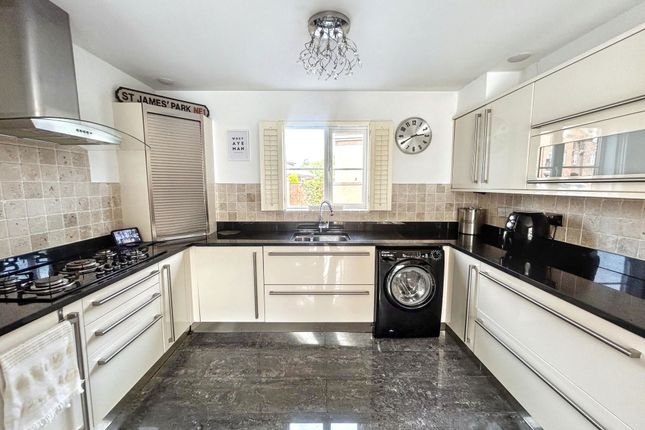 61, Edgefield, Newcastle upon Tyne photo 2