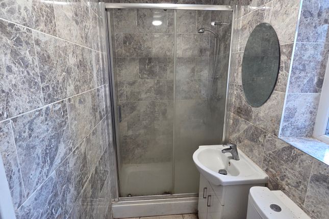 32, Orchard Road, Hounslow photo 2