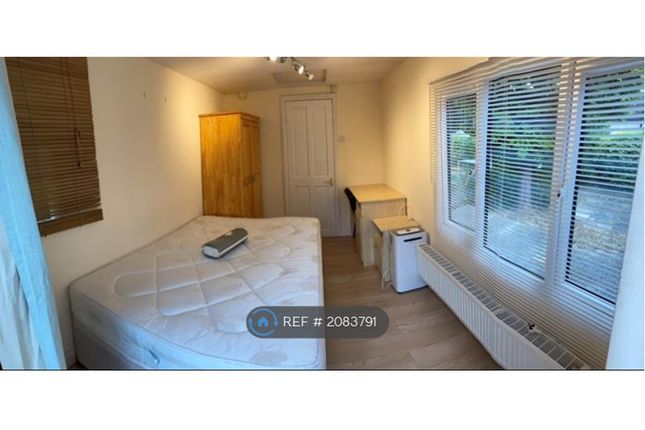 Thumbnail Room to rent in The Chase, Guildford