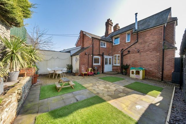 13 VICTORIA ROAD, Kington, Kington photo 2