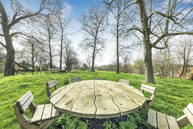 Flat for sale in Duncombe Hill, London