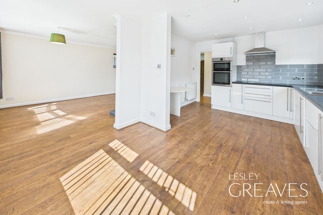 Lounge/Kitchen