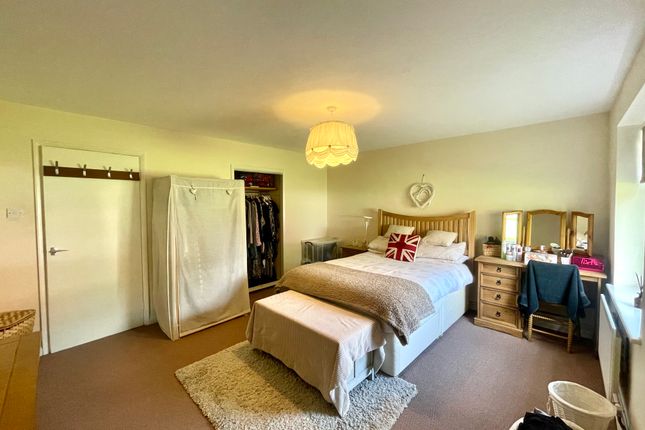 66, Elleray Court, Aldershot photo 4