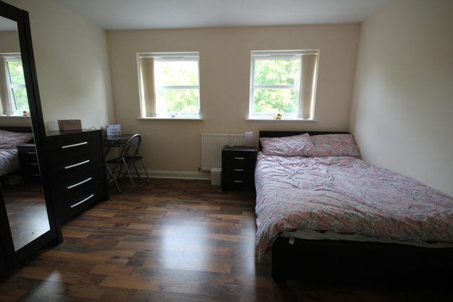 Town house to rent in Blue Fox Close, West End, Leicester