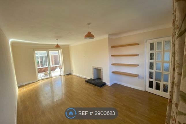 Woodlands Close, Mold photo 4