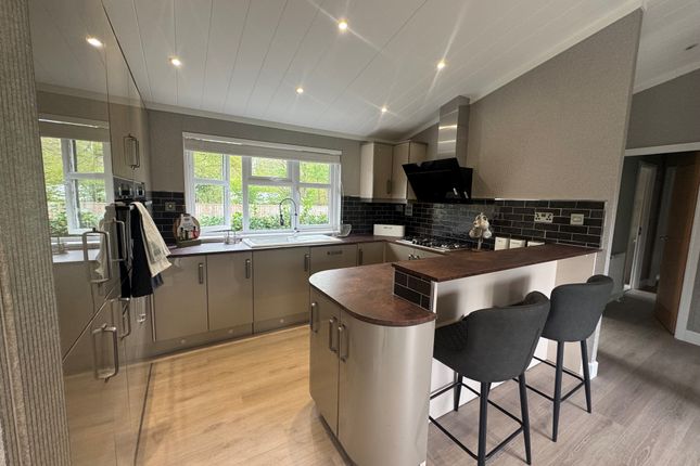 26a Warren Park, Portsmouth Road, Godalming photo 3