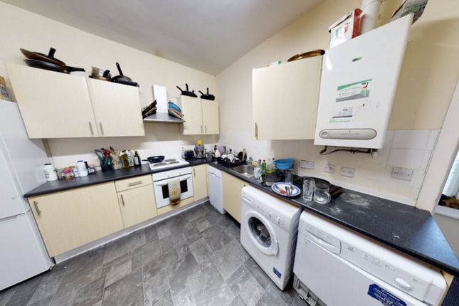 Thumbnail Flat to rent in Marville, Fulham, London