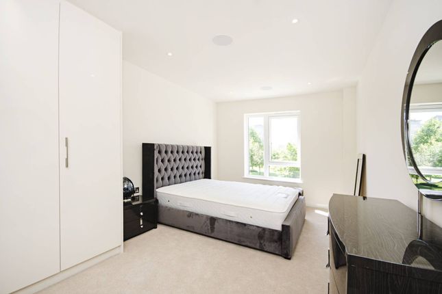 Flat for sale in Beaufort Square, Colindale, London