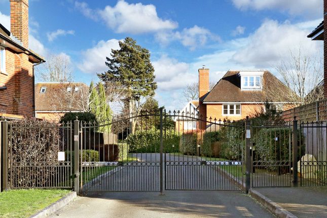 Country house for sale in Lambourne Close, Burnham
