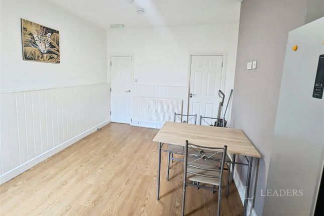 Room 4, 60, Corporation Street, Barnsley photo 4
