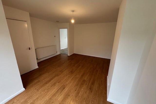 Pikes Crescent, Taunton photo 4