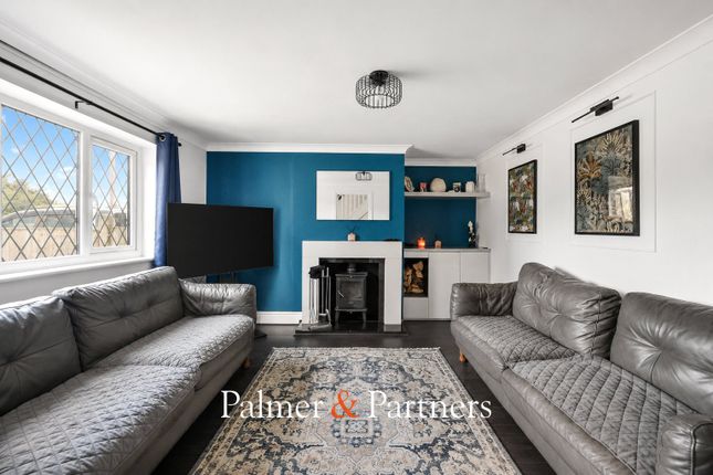 2 Cooks Green Farm Cottages,, Holland Road, Clacton-on-Sea photo 3