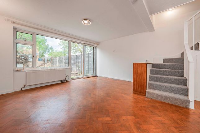 2 Runnymede Court, Egham photo 2