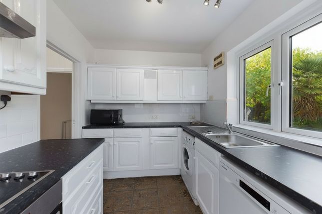 3 West Mead, Ruislip photo 2