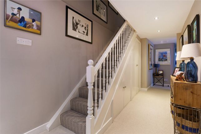 Flat to rent in Royal Crescent, Cheltenham, Gloucestershire