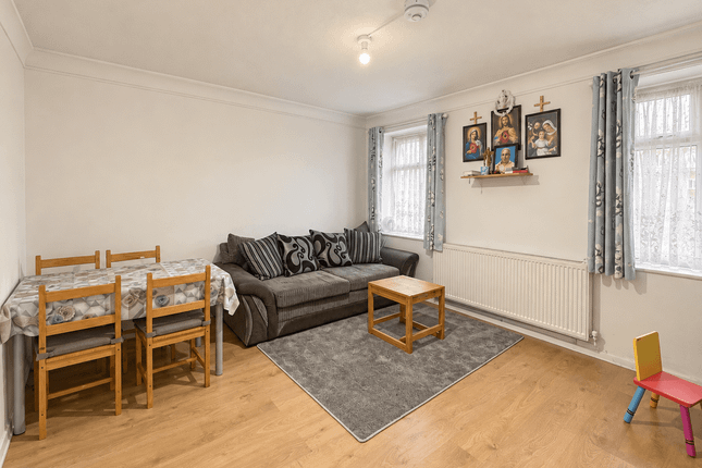 42 Pinner Grove, Pinner photo 2