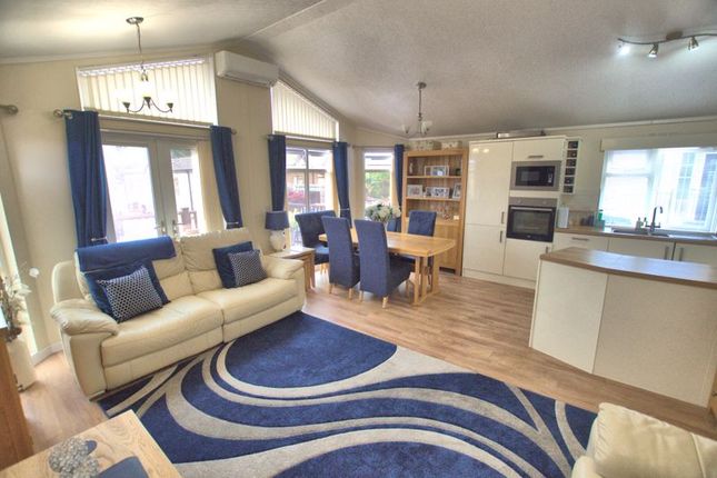 4 The Glade, Southwick Road, Fareham photo 4