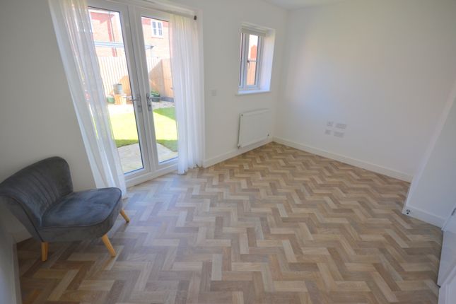 15, Bytham Close, Grimsby photo 4