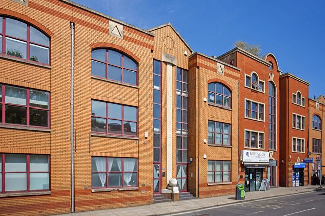Office to let in Harwood Road, London