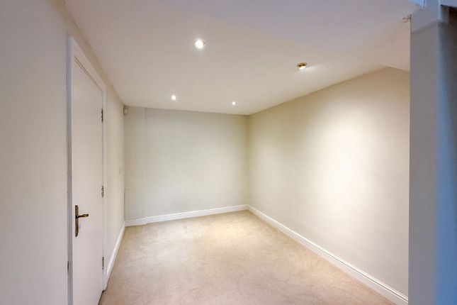 39, Dean Brook Road, Holmfirth photo 5