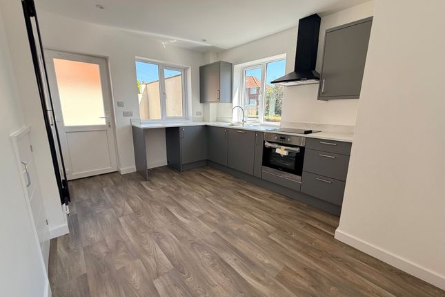 2 Neathem Road, Yeovil photo 4