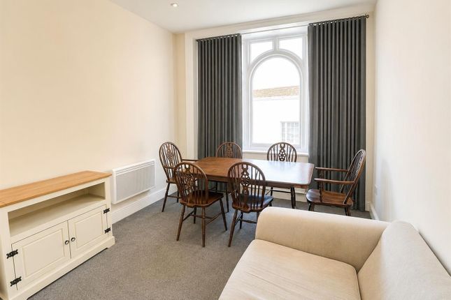 Flat 4, 31, High Street, Hemel Hempstead photo 3