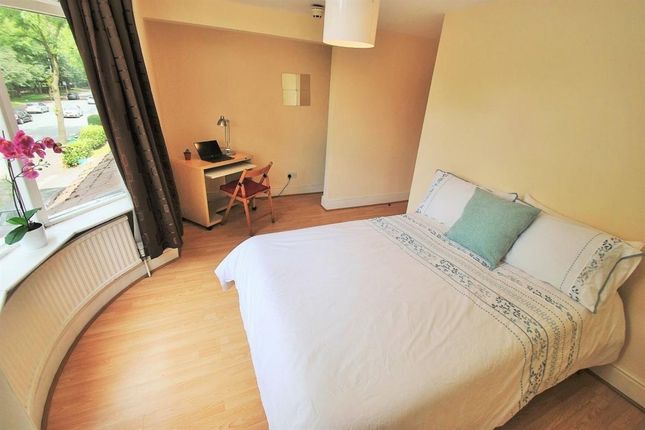 73 BIRCHFIELDS ROAD Vicotria Park, Manchester photo 4