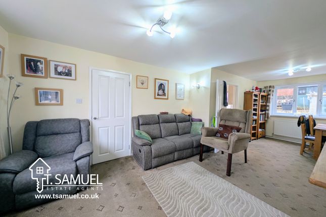 32 Laurel Close, Aberdare photo 4