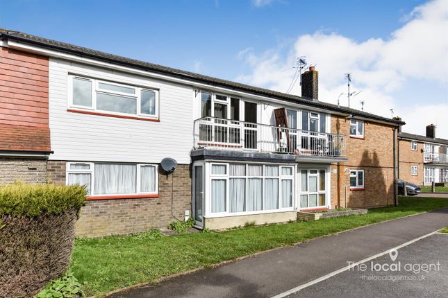 Thumbnail Flat for sale in Chetwode Road, Tadworth