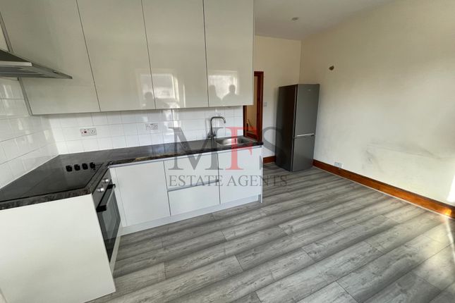 Flat to rent in Inverness Road, Southall