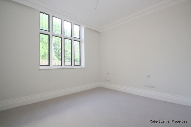 Flat 2 Courtyard, The Ridgeway, London photo 3