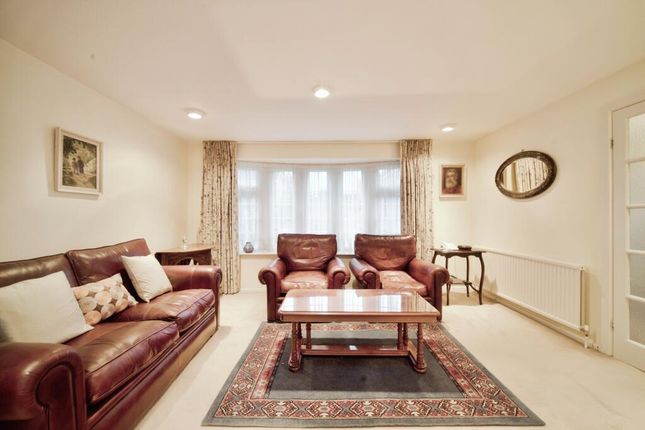 38, Temple Mead Close, Stanmore photo 2