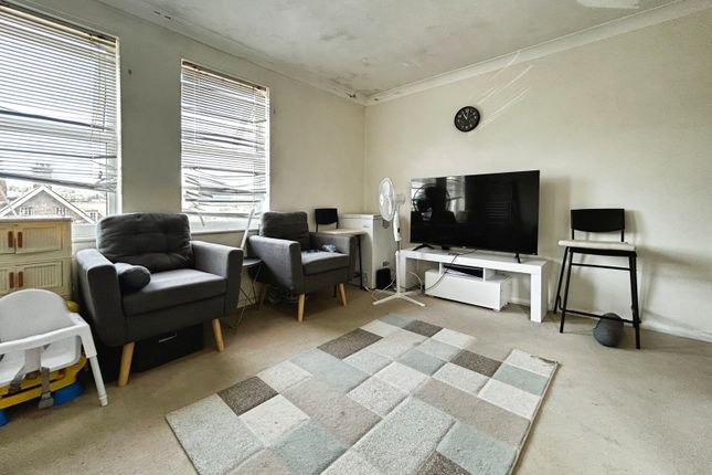 10, Birches Rise, High Wycombe photo 3