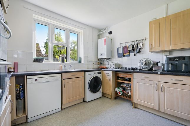 Malmstone Avenue, Merstham photo 2