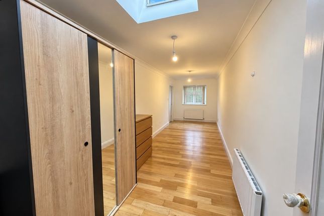 14, Sharrow Vale, High Wycombe photo 4