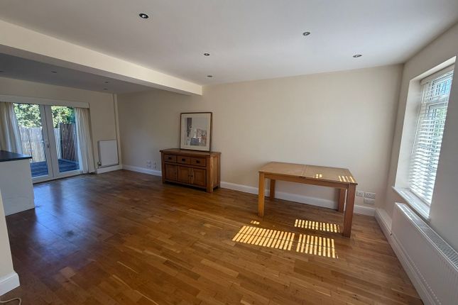 28, Brookside, Potters Bar photo 2