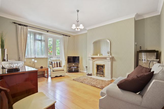 2-bed flat on 26 Wenlock Court, New North Road, London, £425,000