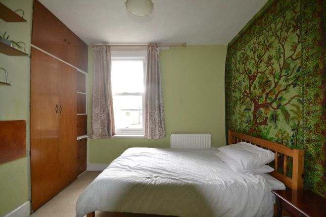 Room to rent in Drayton Garden, Ealing