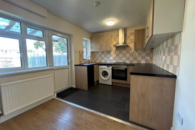 77, Cassiobury Avenue, Bedfont photo 5