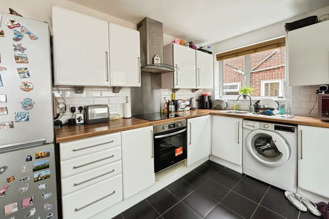17, Hinton Close, Berkshire photo 2