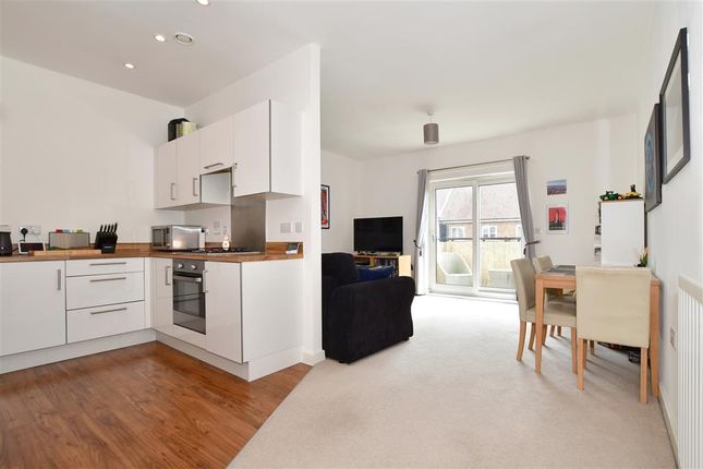 Flat for sale in Millpond Lane, Faygate, Horsham, West Sussex