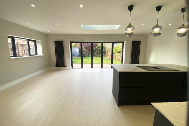 13, Poplar Close, Cambridge photo 3