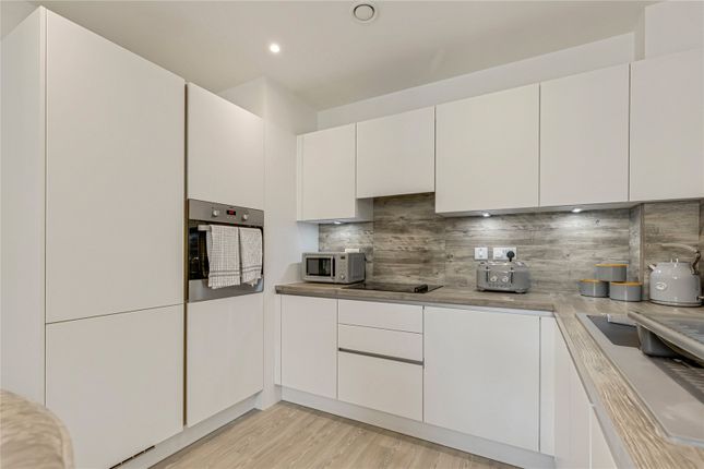 13, Cantwell House, London photo 3